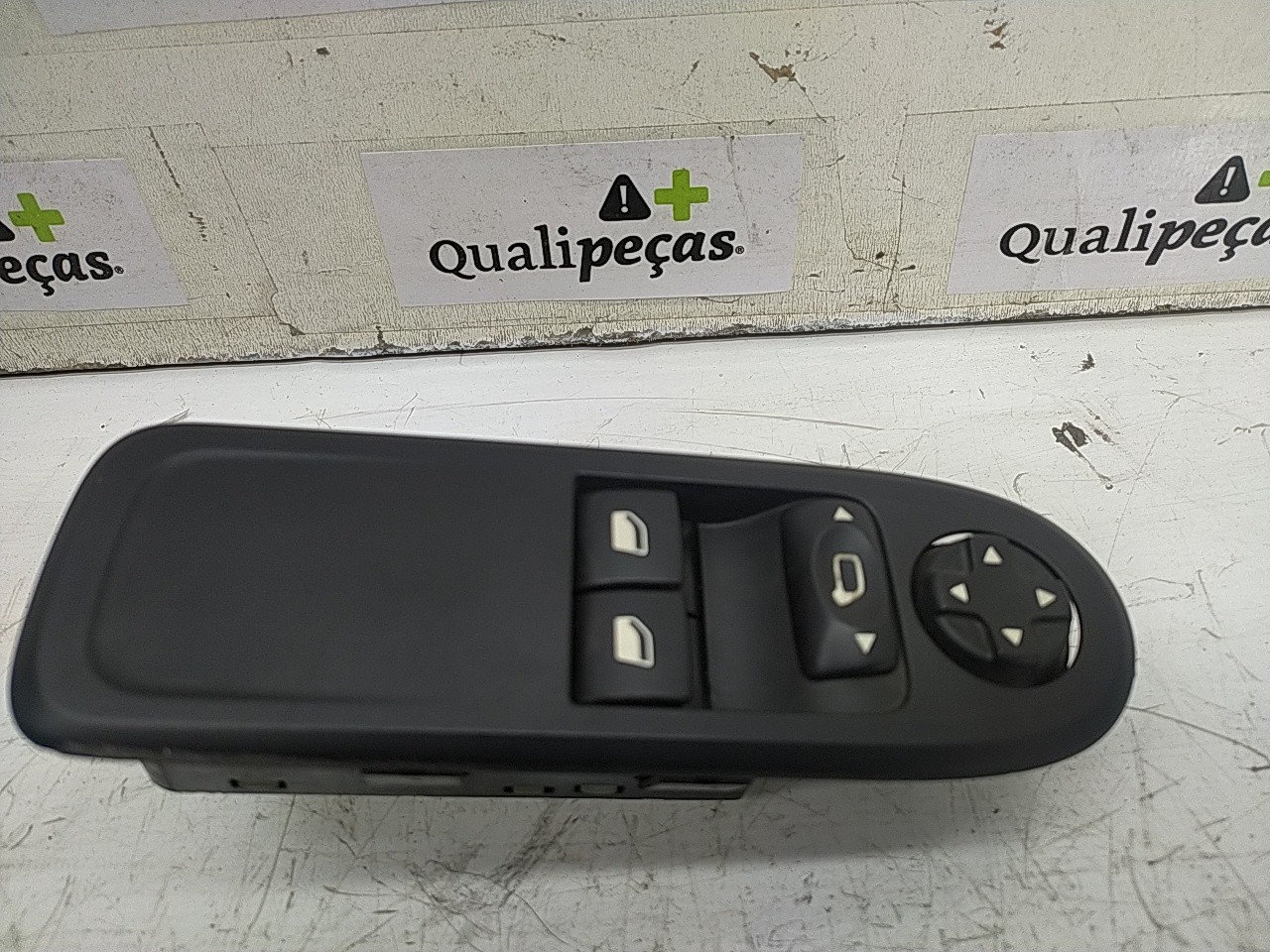 Interruptor vidros porta cond/pass (20255137).