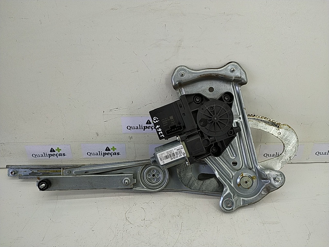 Elevador elect fte dto (20243243).