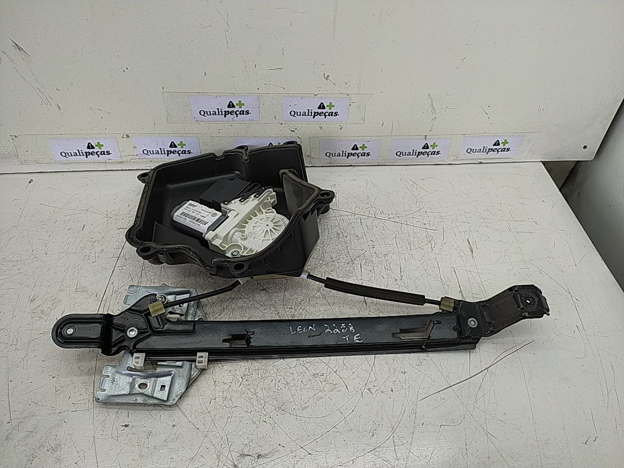 Elevador elect tras esq (20247046).