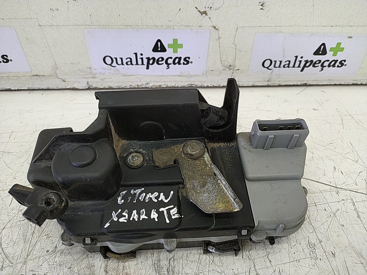 Fecho porta  tras esquerdo (20257805).