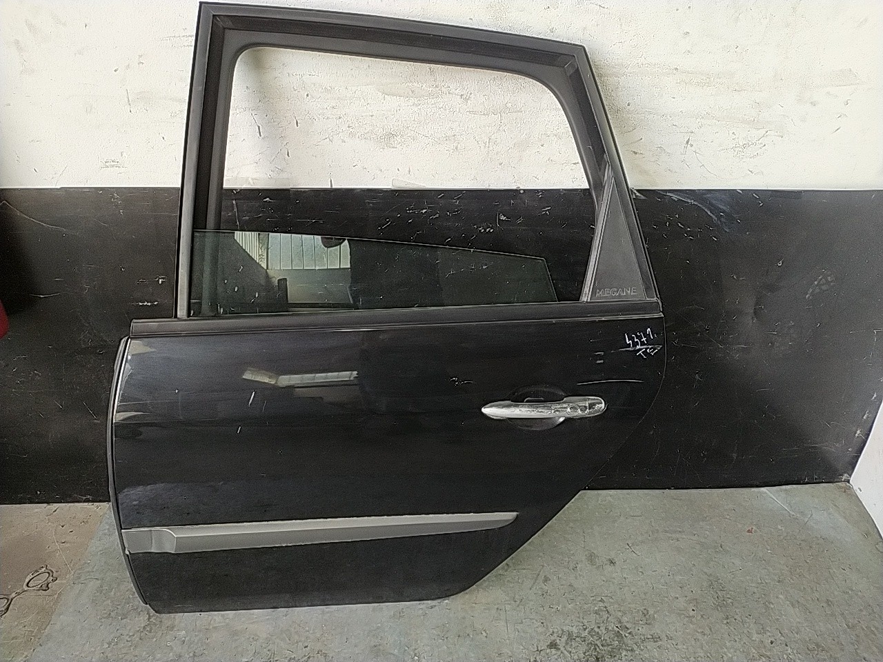 Porta tras esquerda (20243081).