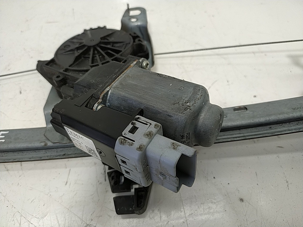 Elevador elect fte esq (20223503).