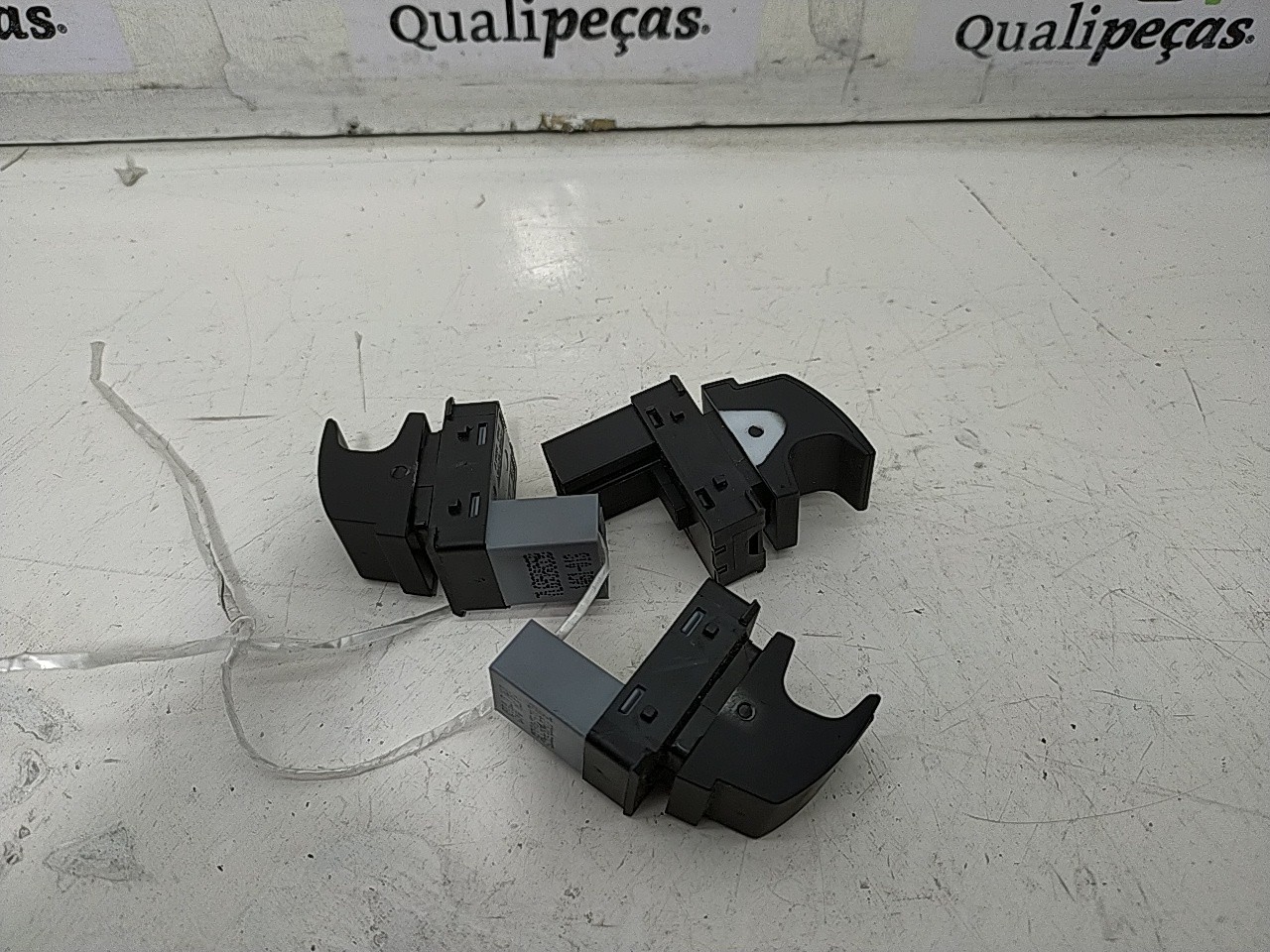 Interruptor vidro porta passageiro (20234119).