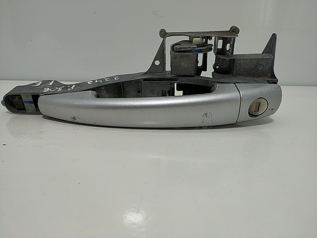 Puxador frente esquerdo (20233941).