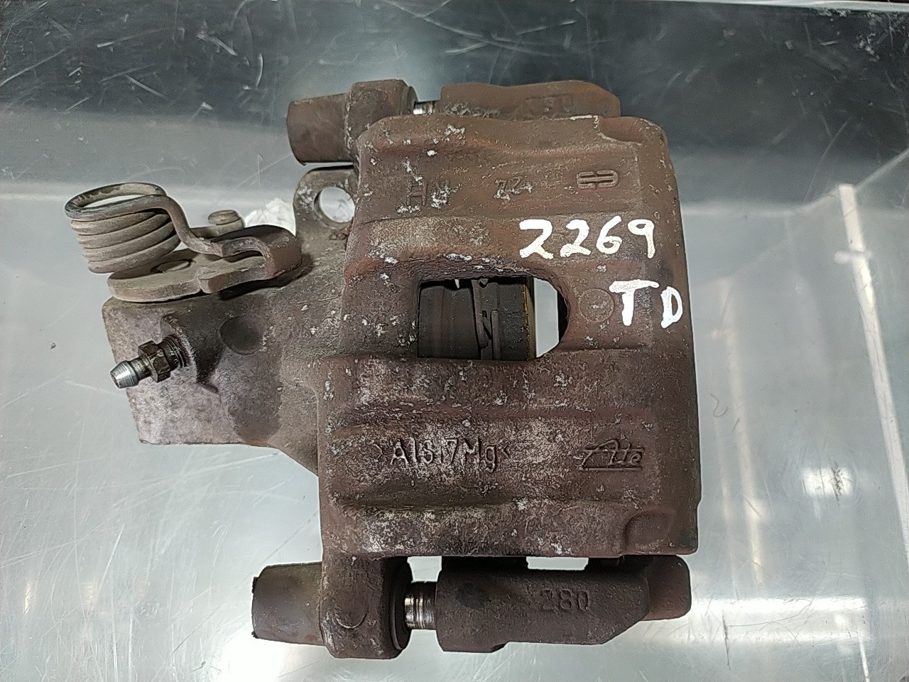 Pinça tras direita (20257116).