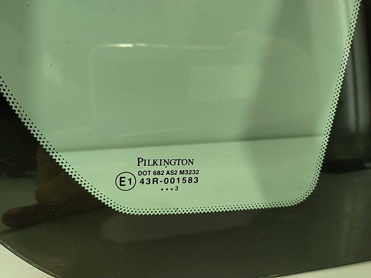 Vidro lateral painel tras direito (20185273).