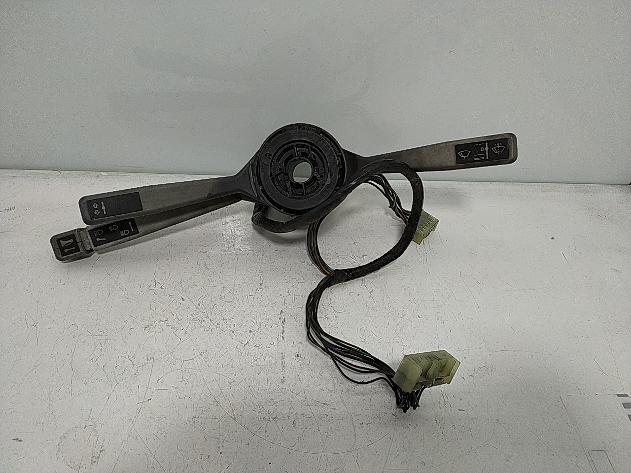 Comutador luzes/escovas (20261385).