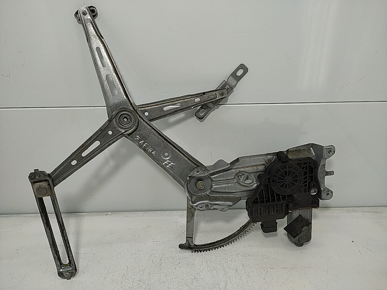 Elevador elect fte esq (123349).