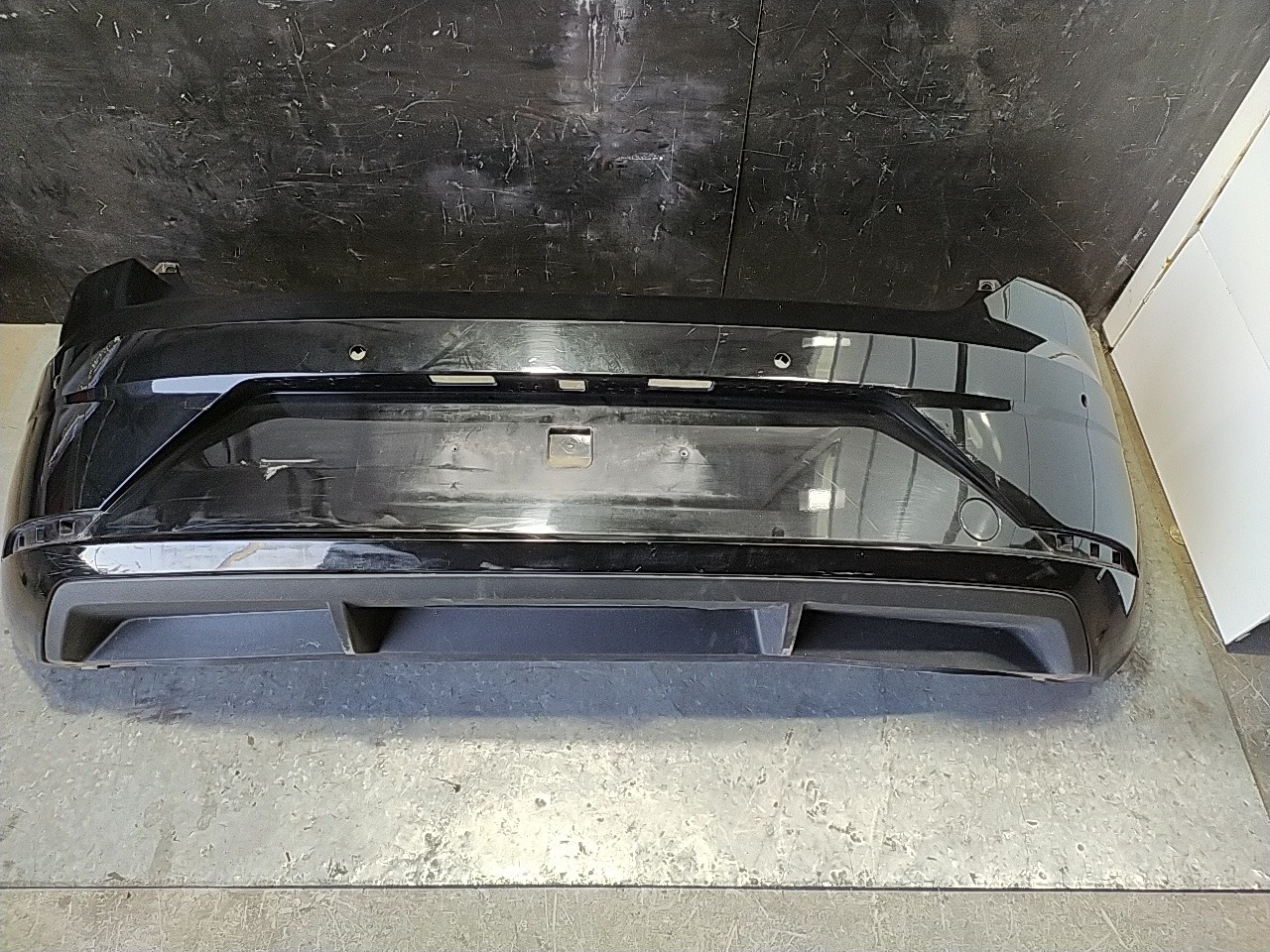 Para choques traseiro (20261930).