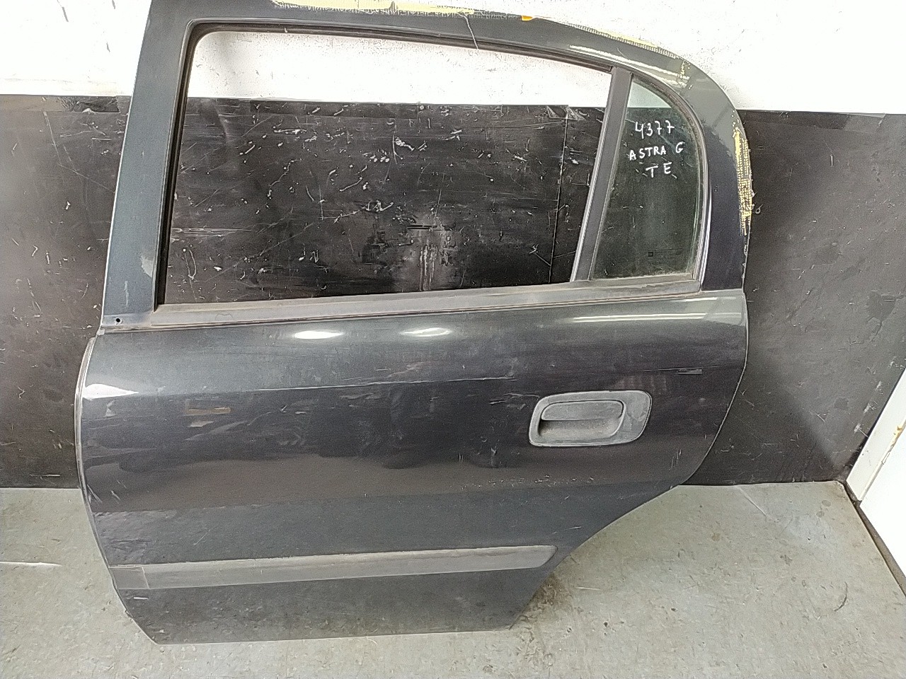 Porta tras esquerda (20245781).