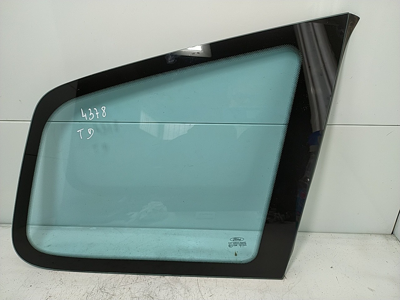 Vidro lateral painel tras direito (20246622).