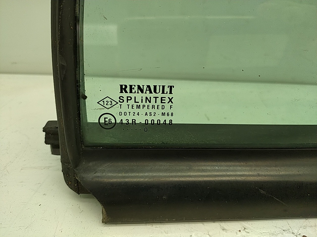 Vidro pequeno porta tras esquerda (171808).