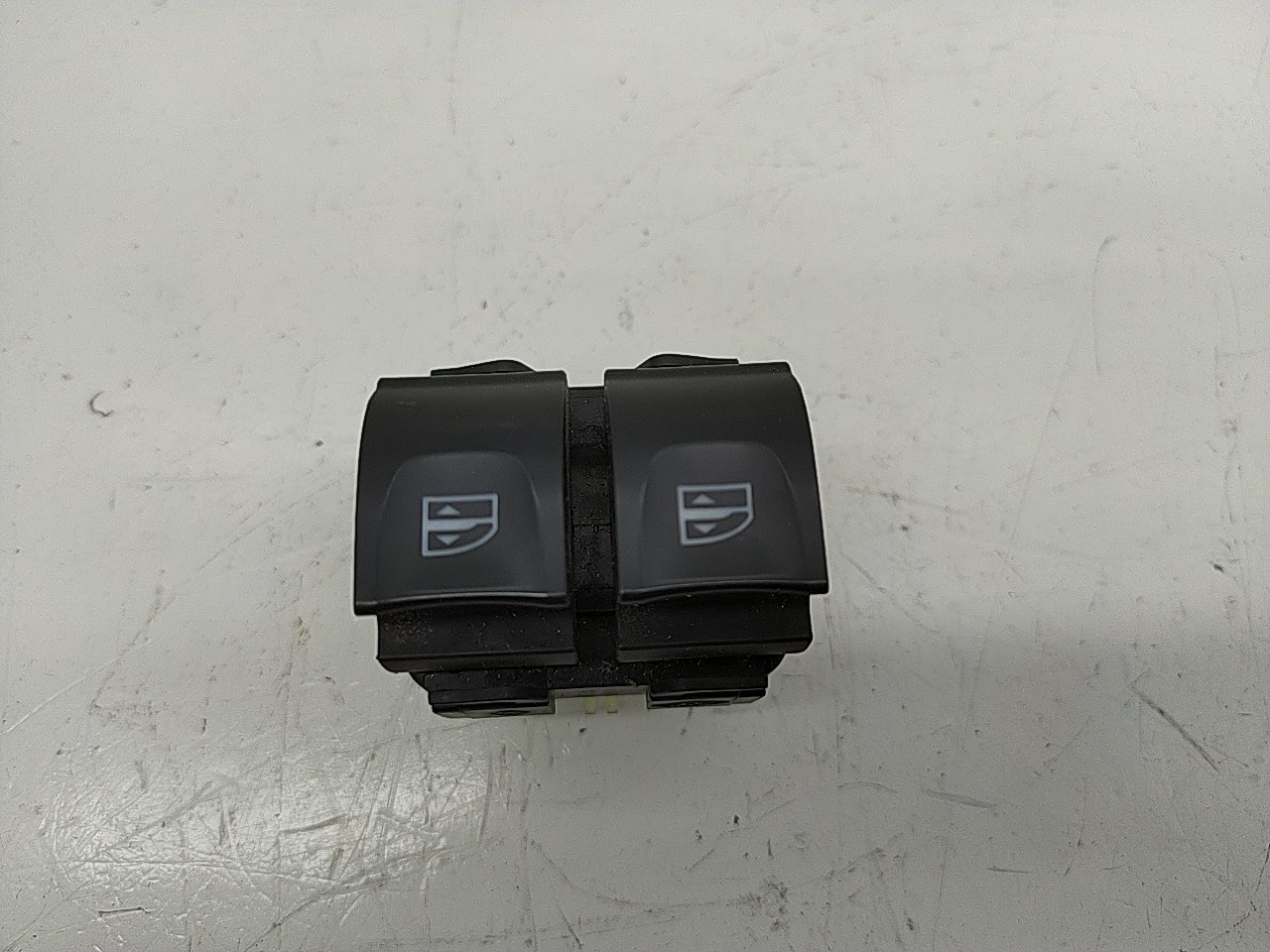 Interruptor vidros porta cond/pass (20263641).