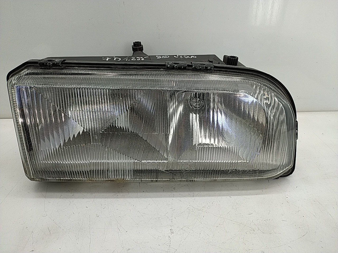 Farol direito (20190794).