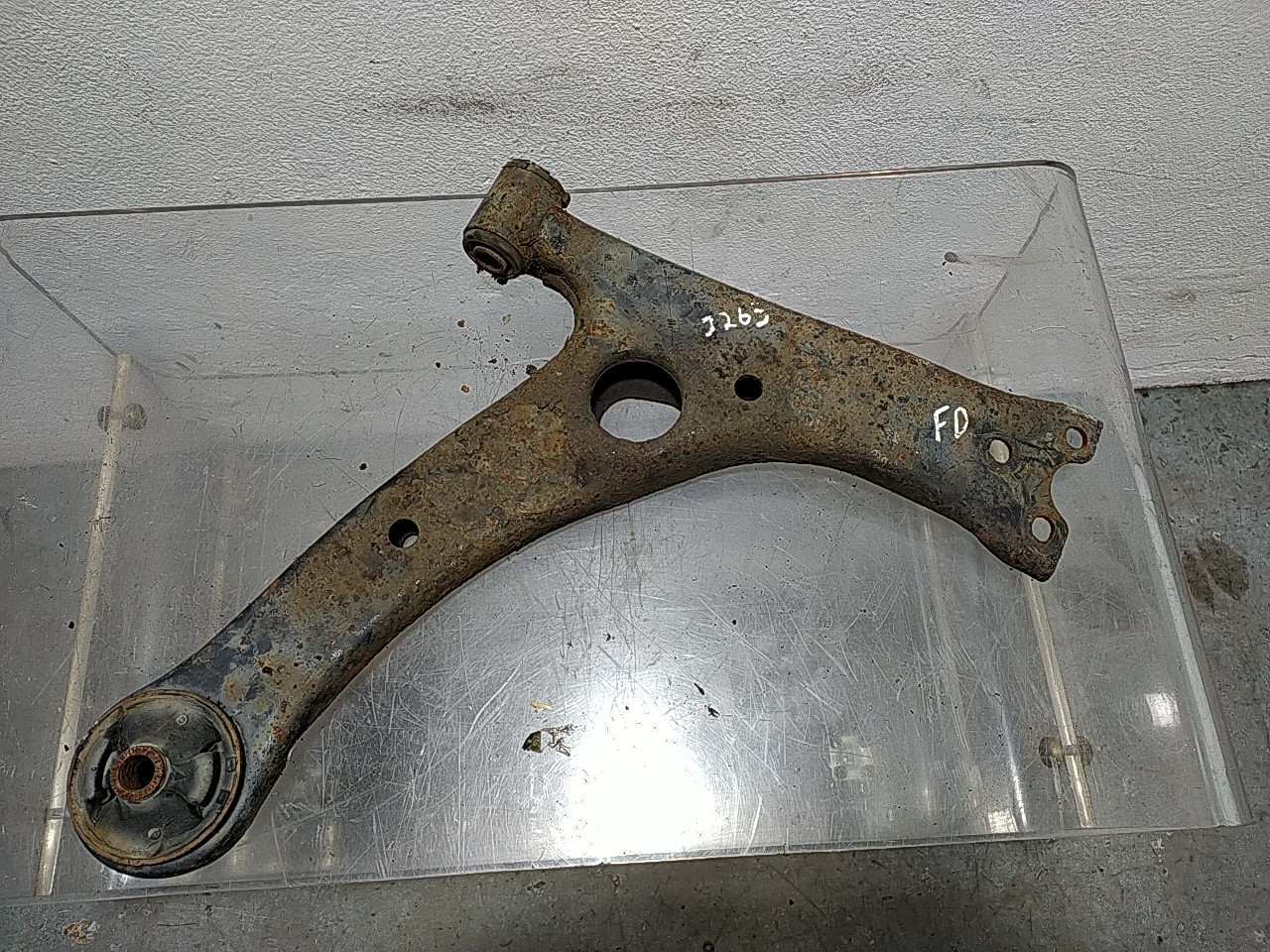 Braço suspensão frente direito (20252759).