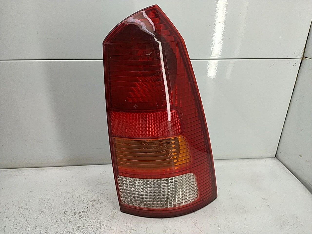 Farolim tras direito painel stop (20263132).