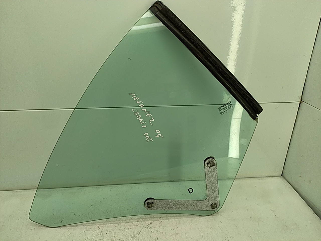 Vidro lateral painel tras direito (20266670).