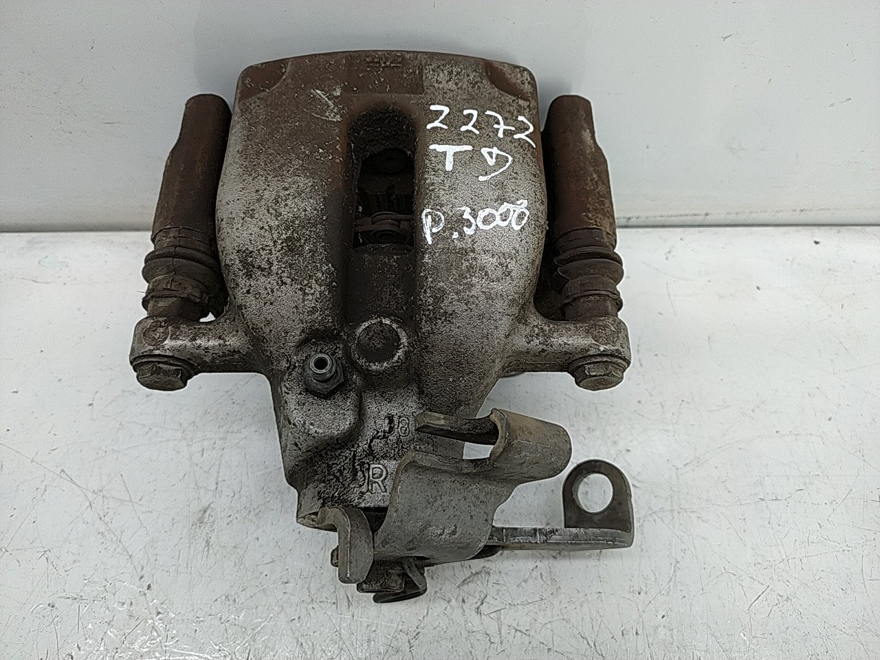 Pinça tras direita (20261751).