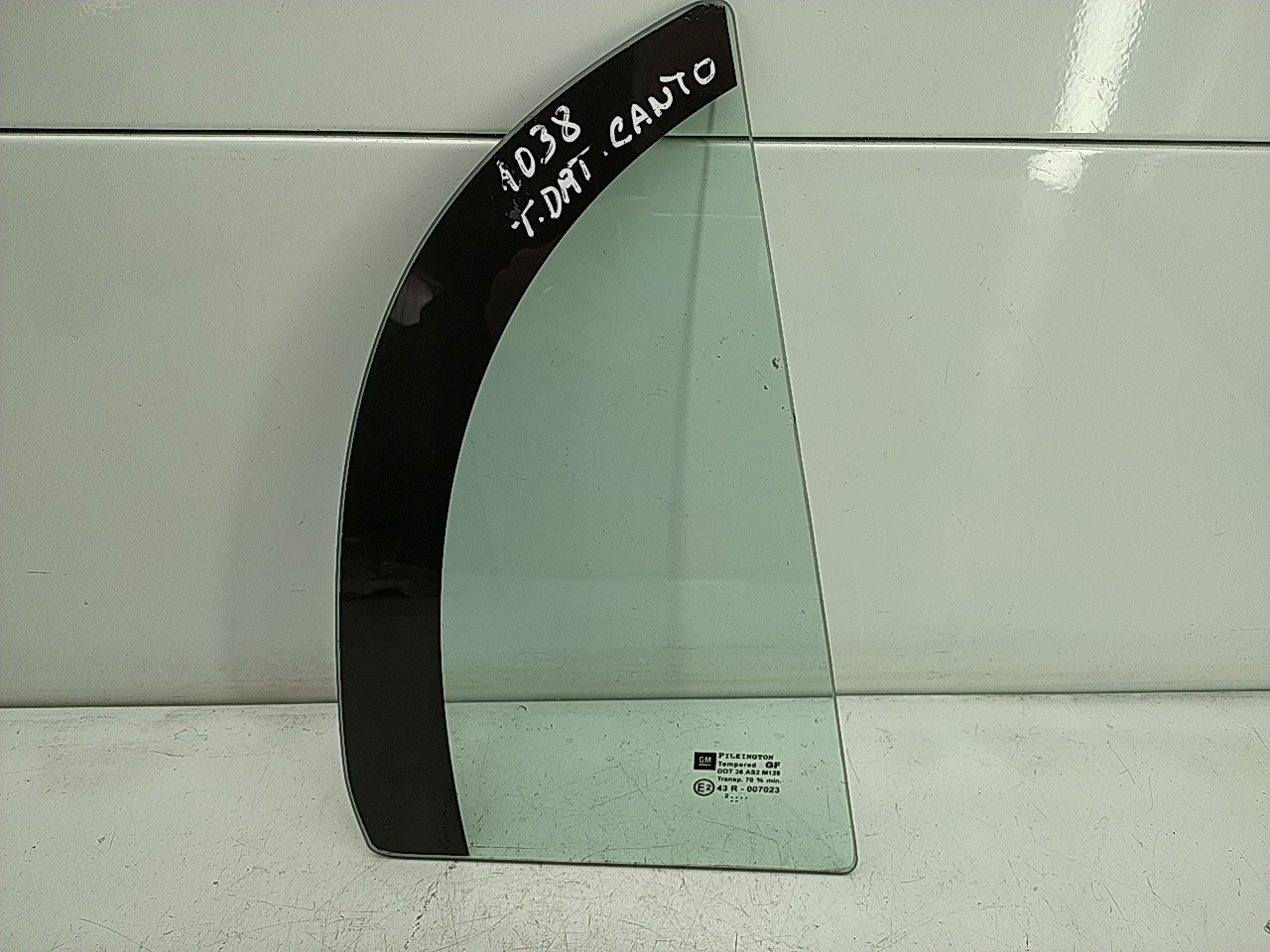 Vidro pequeno porta tras direito (20266928).