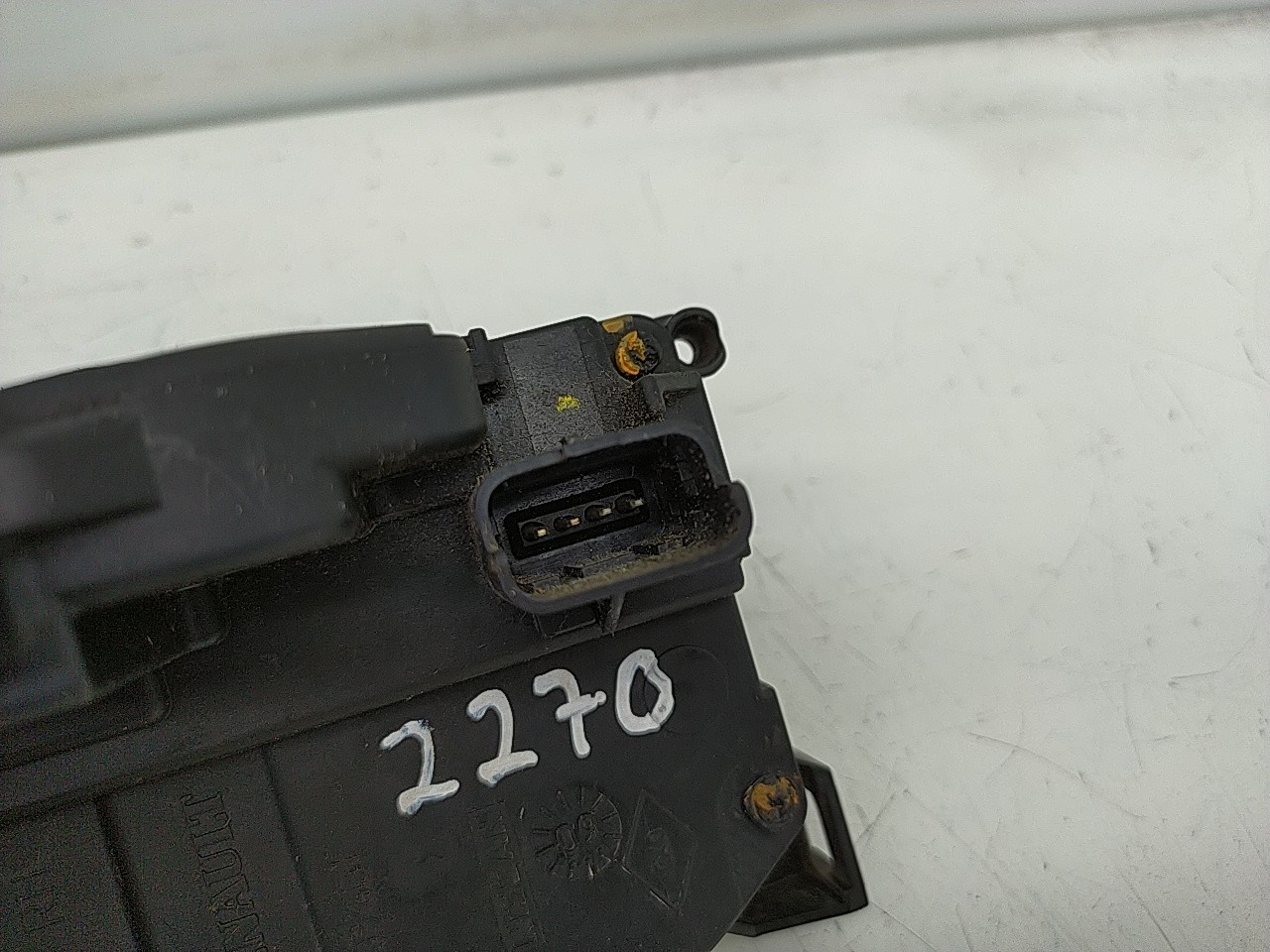 Fecho porta  fte dto (20257396).