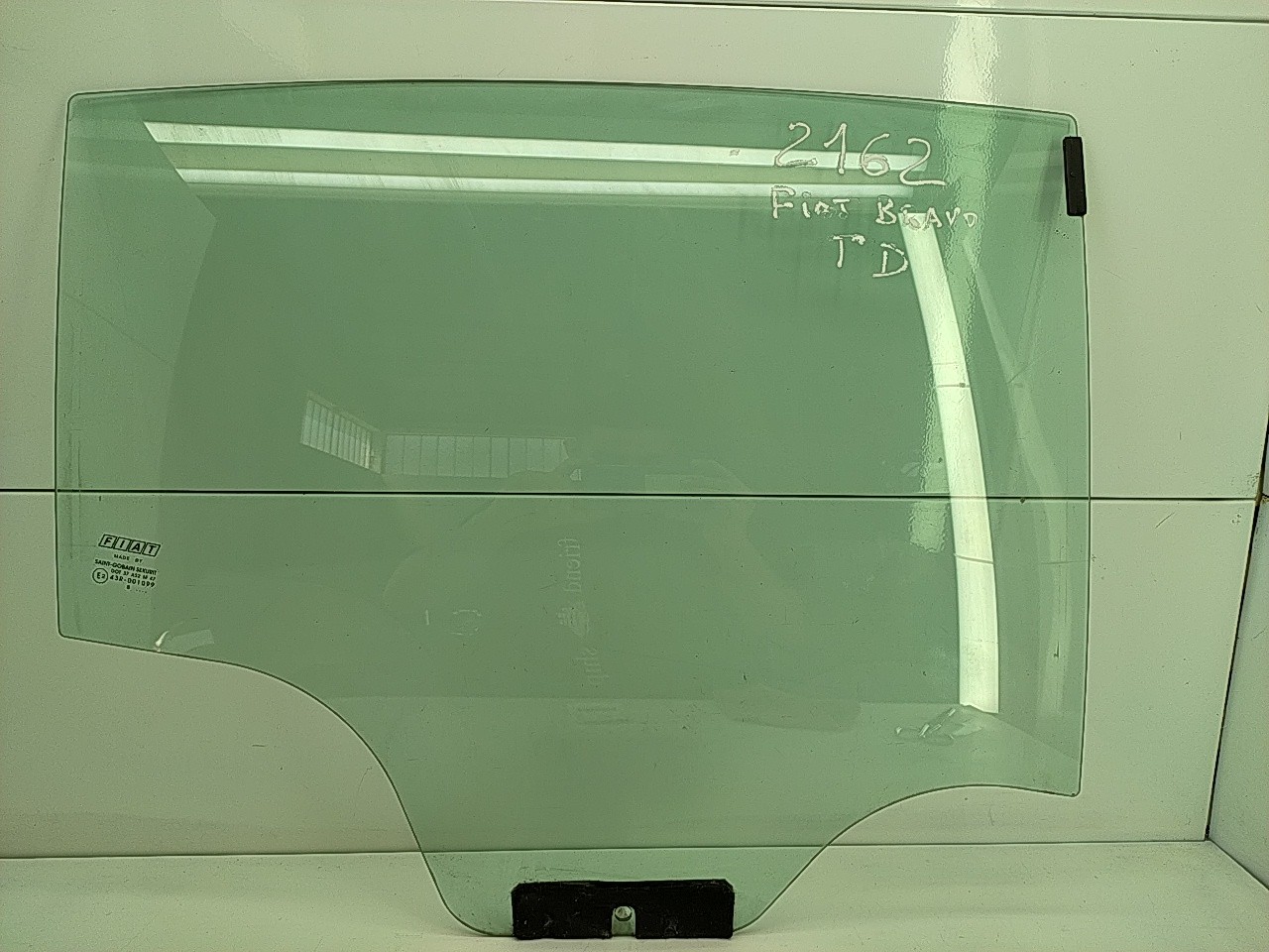 Vidro porta tras direita (20198651).