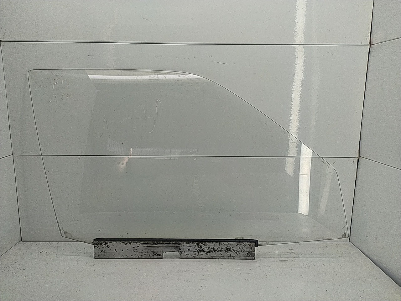 Vidro porta frente direita (20247788).