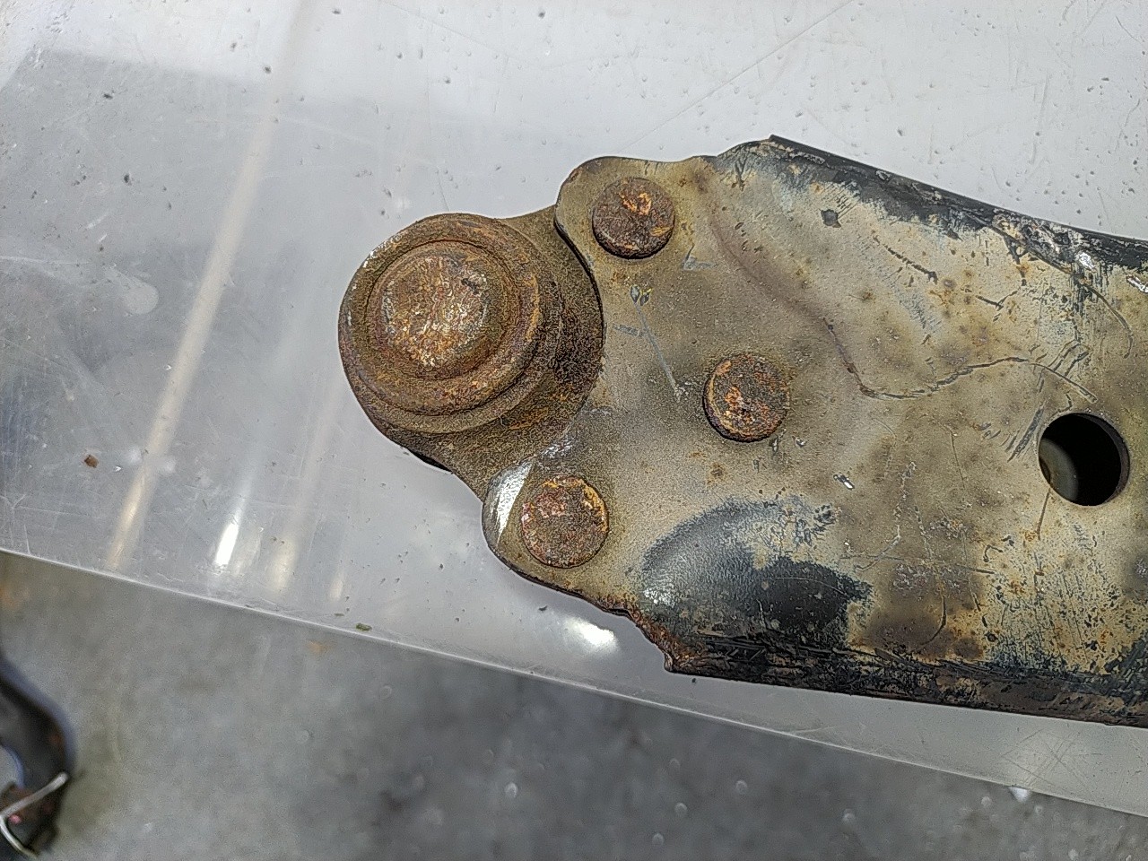 Braço suspensão frente esquerdo (20188126).