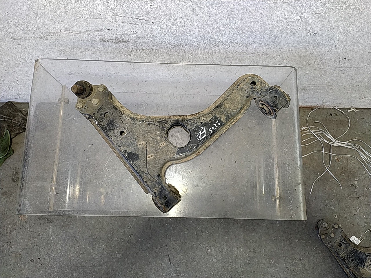 Braço suspensão frente direito (20266839).