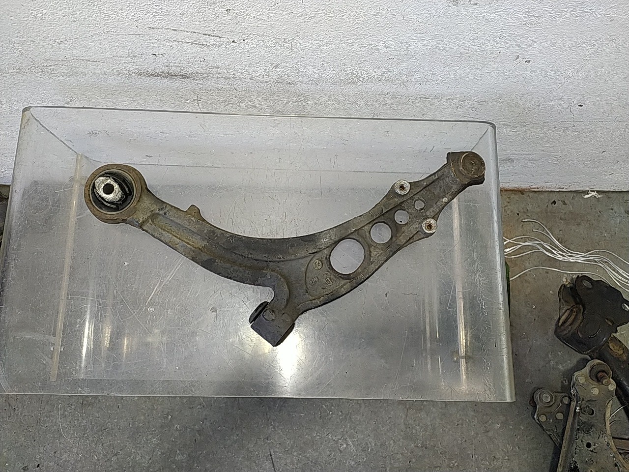 Braço suspensão frente direito (20263717).