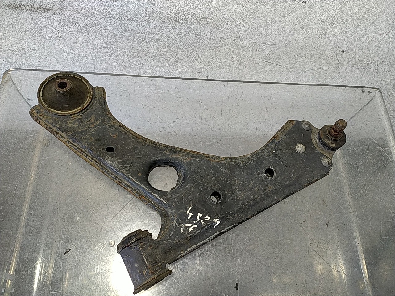 Braço suspensão frente esquerdo (20268287).