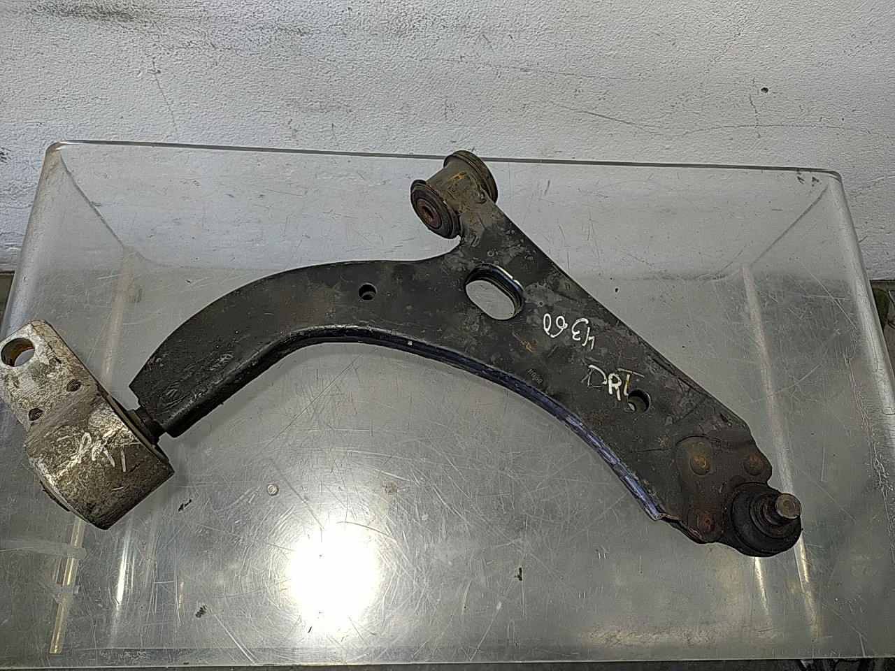 Braço suspensão frente direito (20268288).