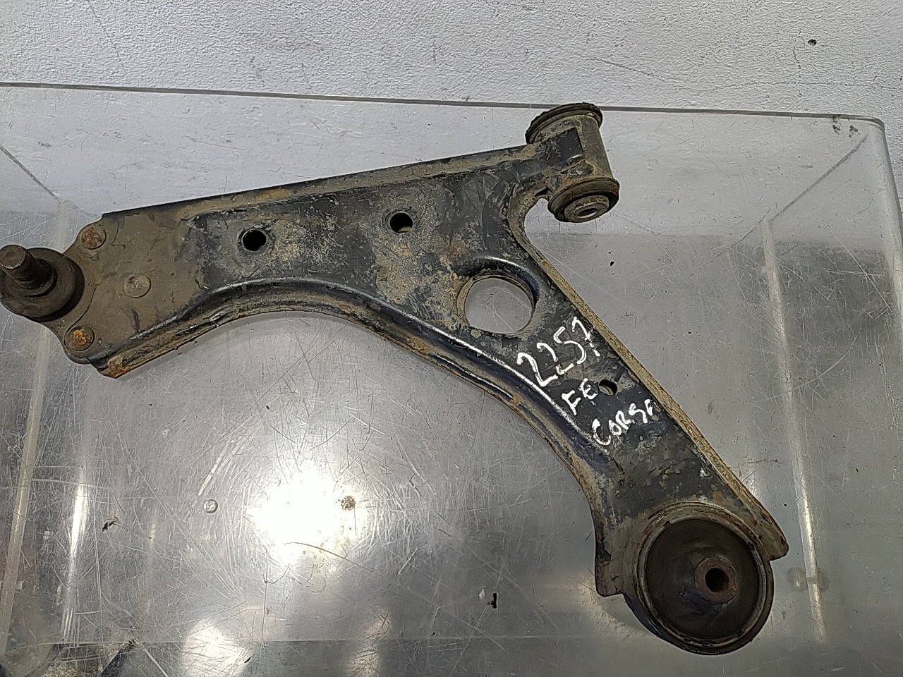 Braço suspensão frente esquerdo (20246310).