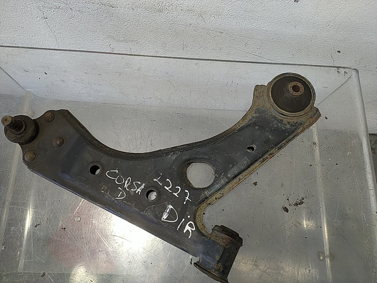 Braço suspensão frente direito (20224318).