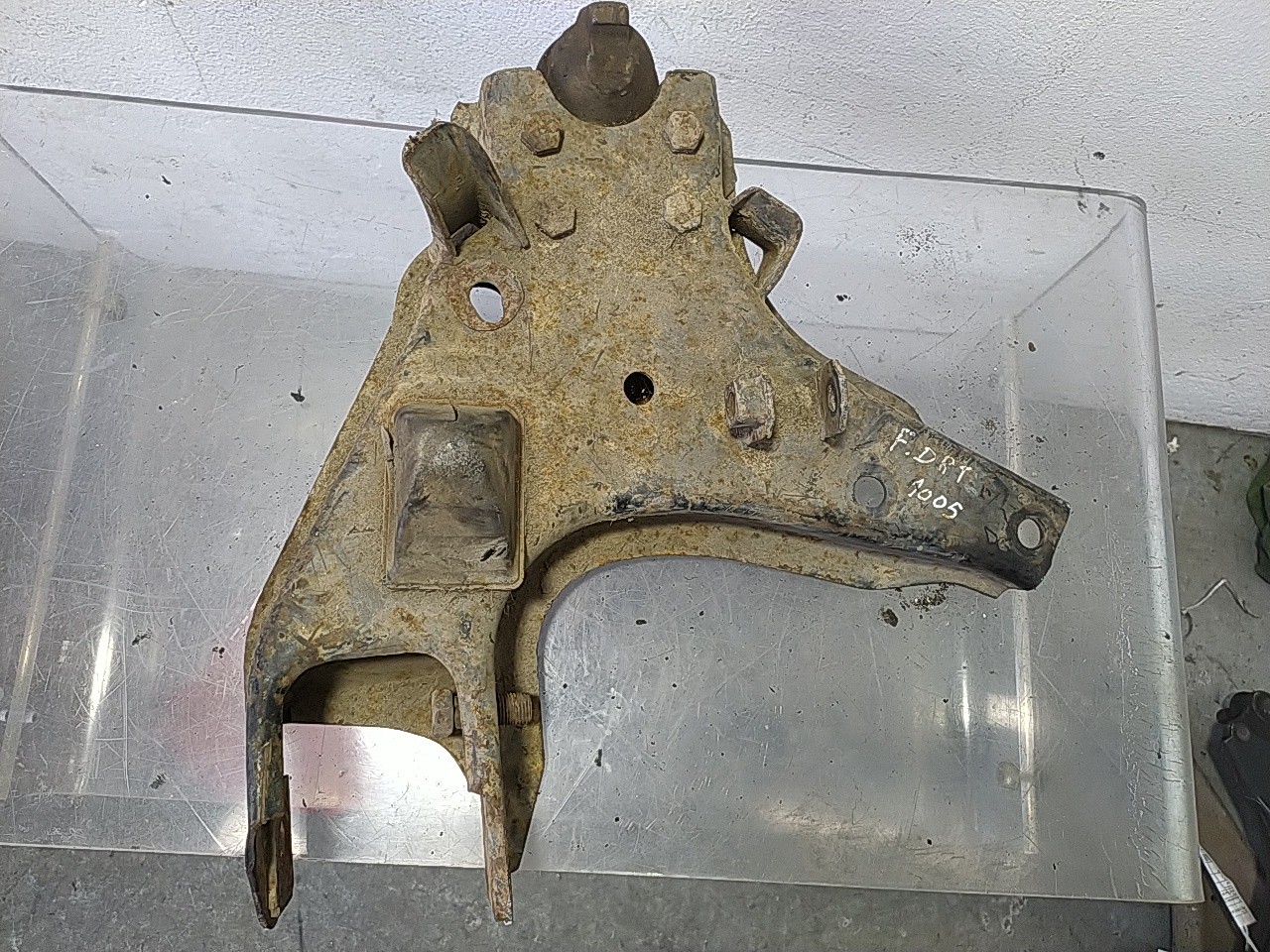 Braço suspensão frente direito (20268291).