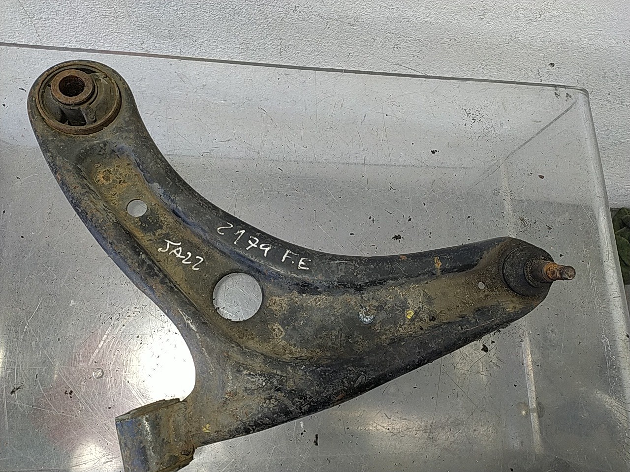 Braço suspensão frente esquerdo (20203125).