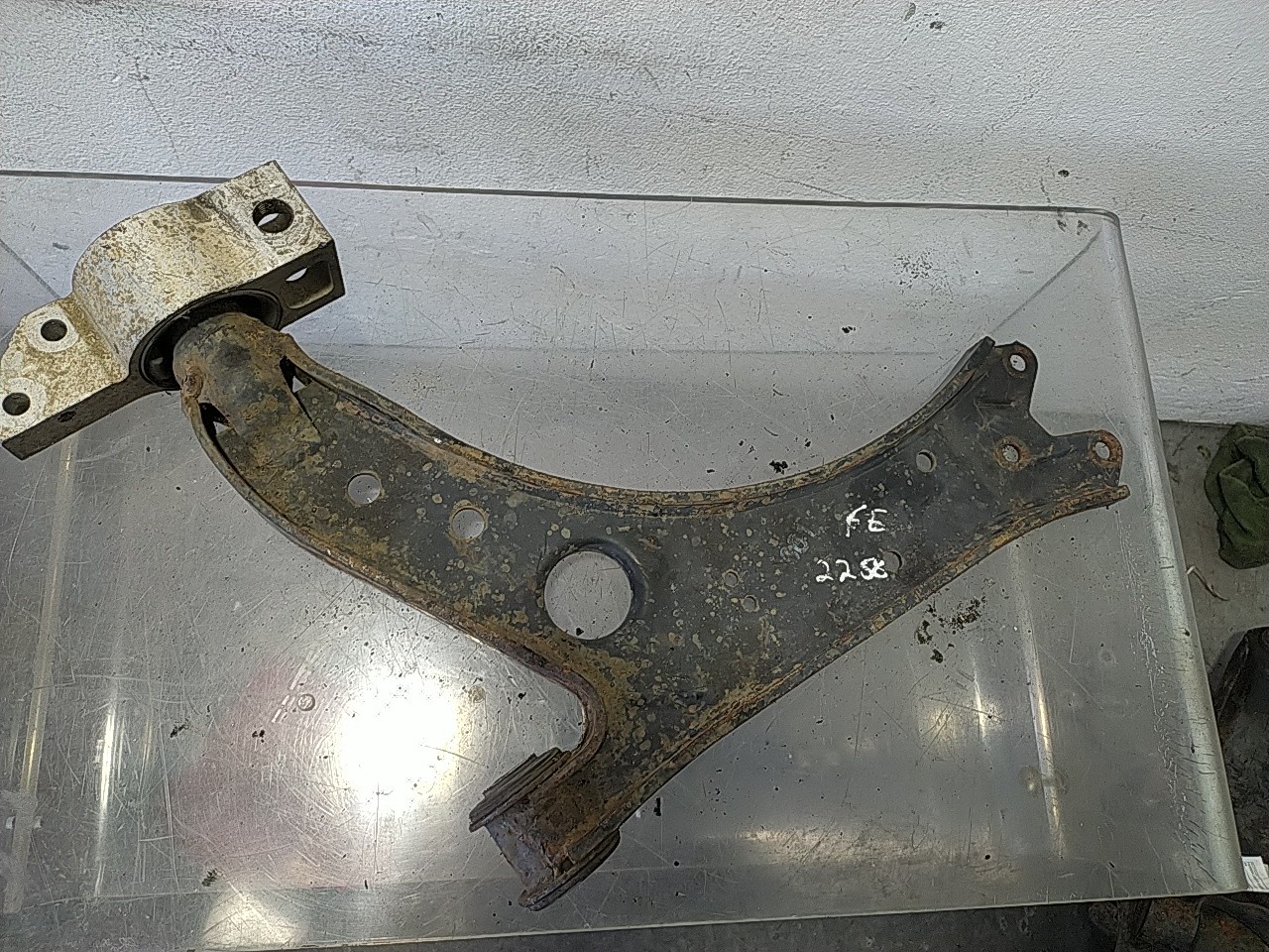 Braço suspensão frente esquerdo (20247024).