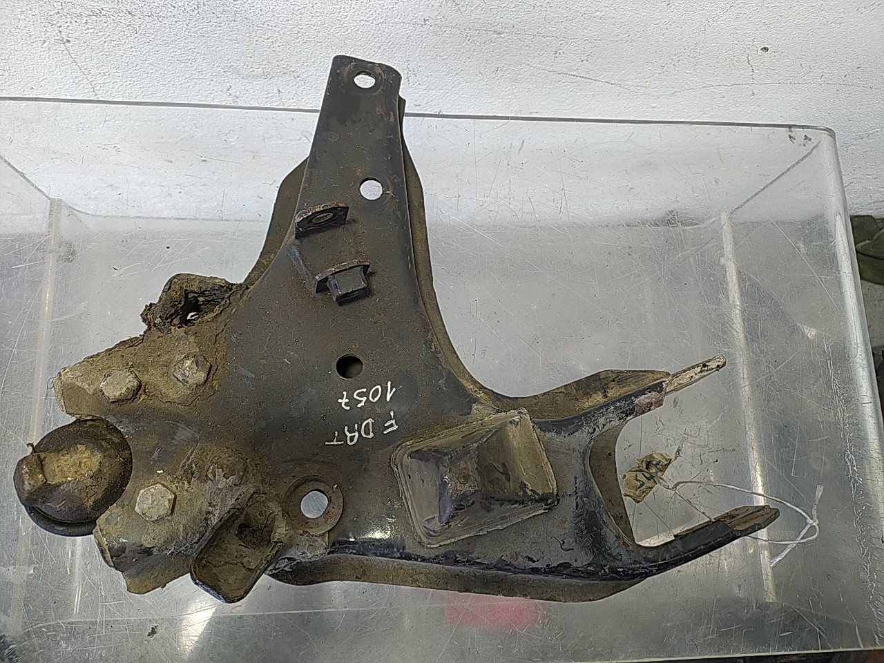 Braço suspensão frente direito (108754).