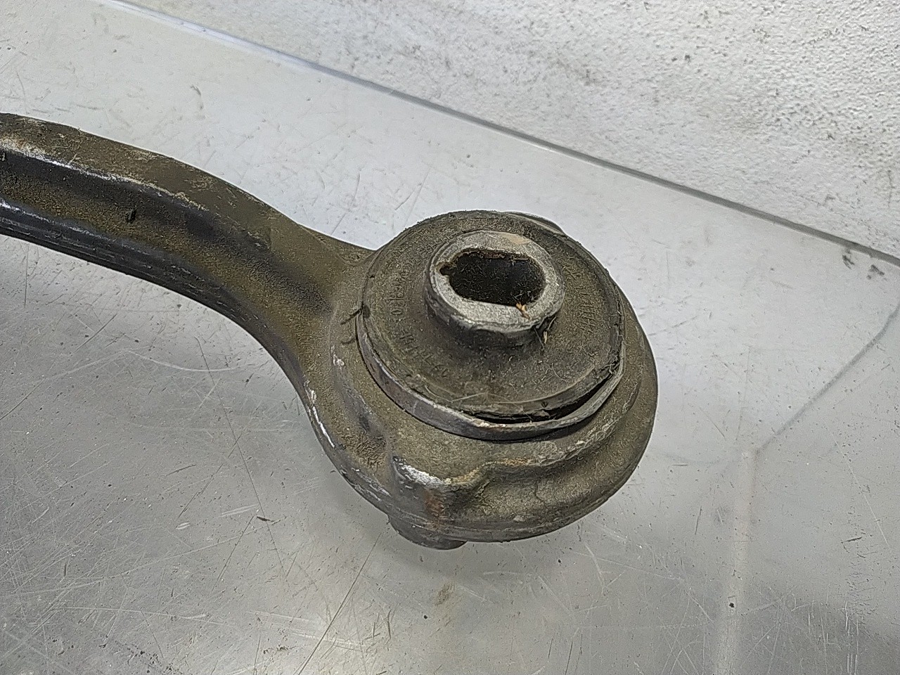 Braço suspensão frente esquerdo (20268295).