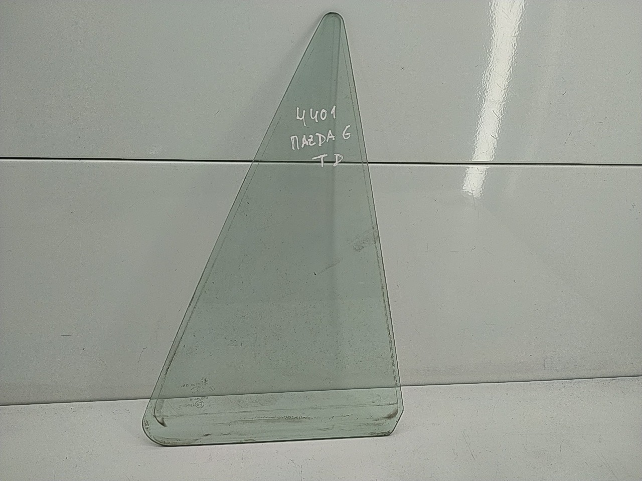 Vidro pequeno porta tras direito (20268330).