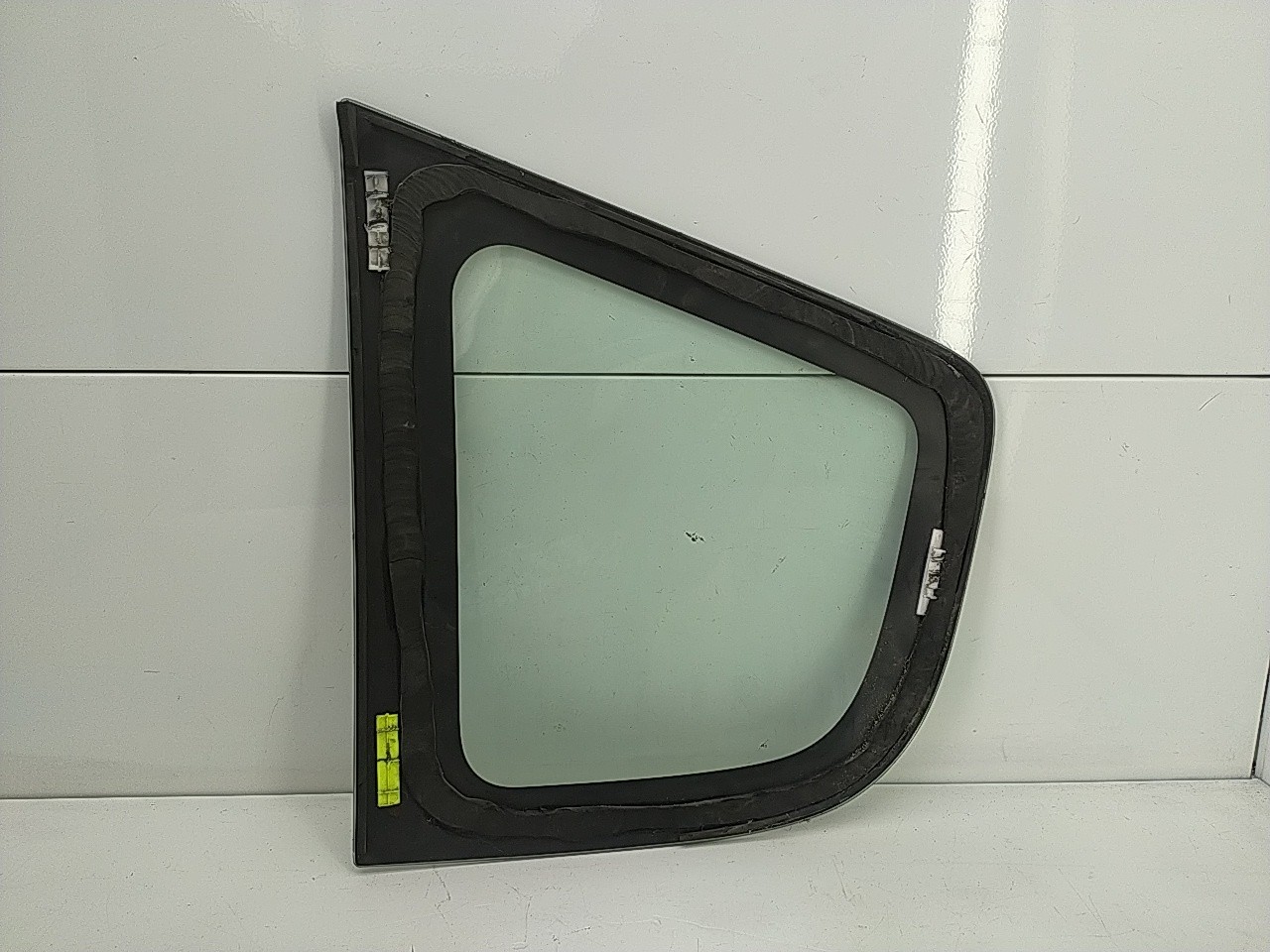 Vidro lateral painel tras direito (20268332).