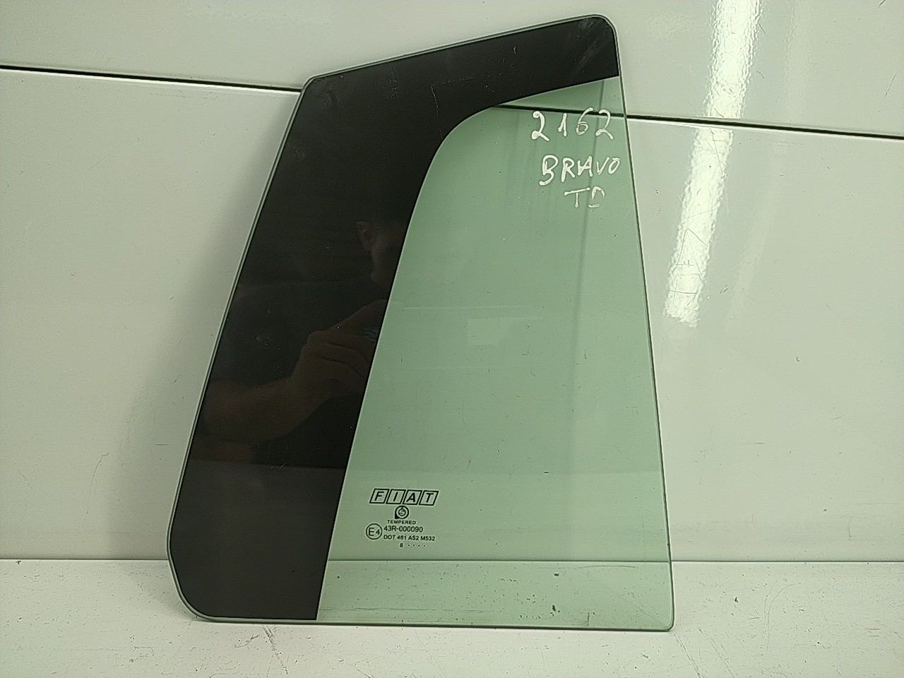 Vidro pequeno porta tras direito (20198649).
