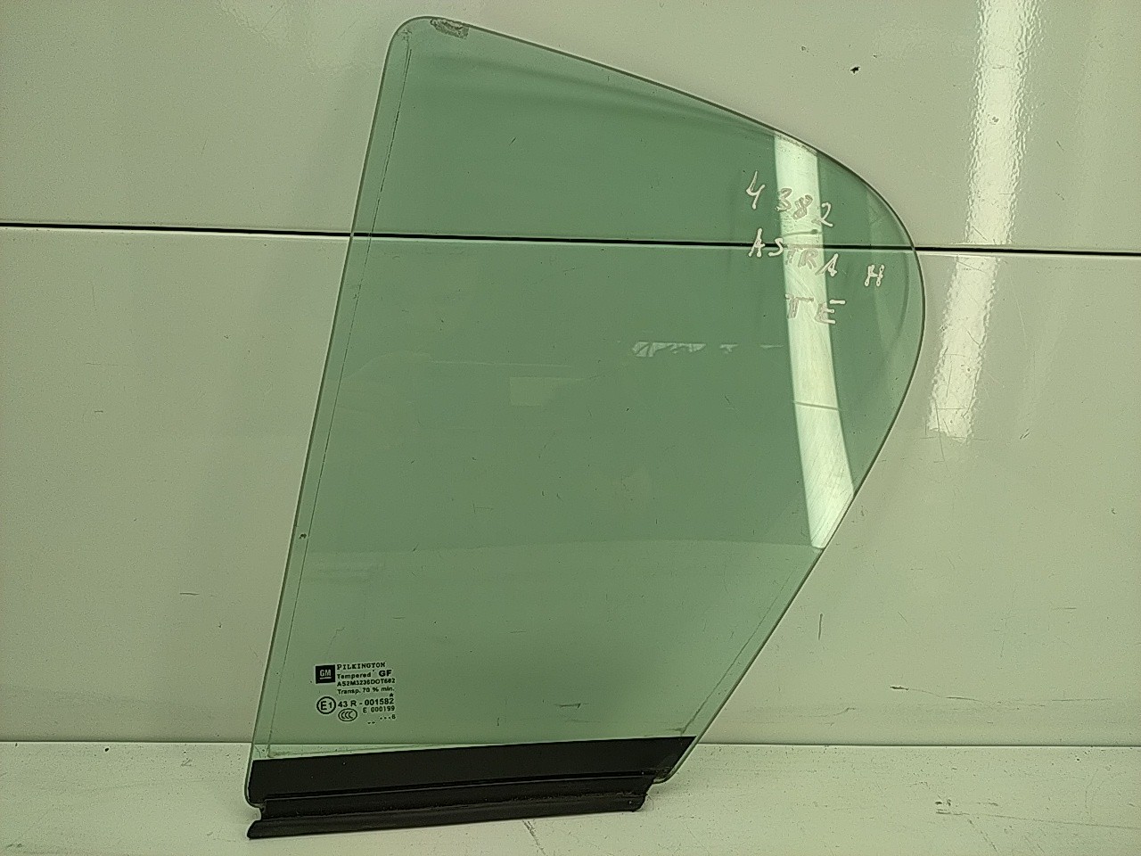 Vidro pequeno porta tras esquerda (20257793).