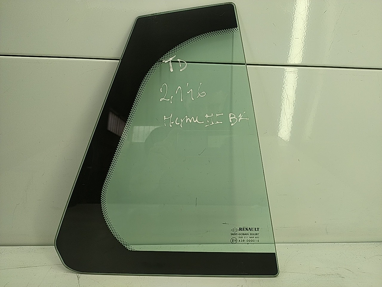 Vidro pequeno porta tras direito (20268346).