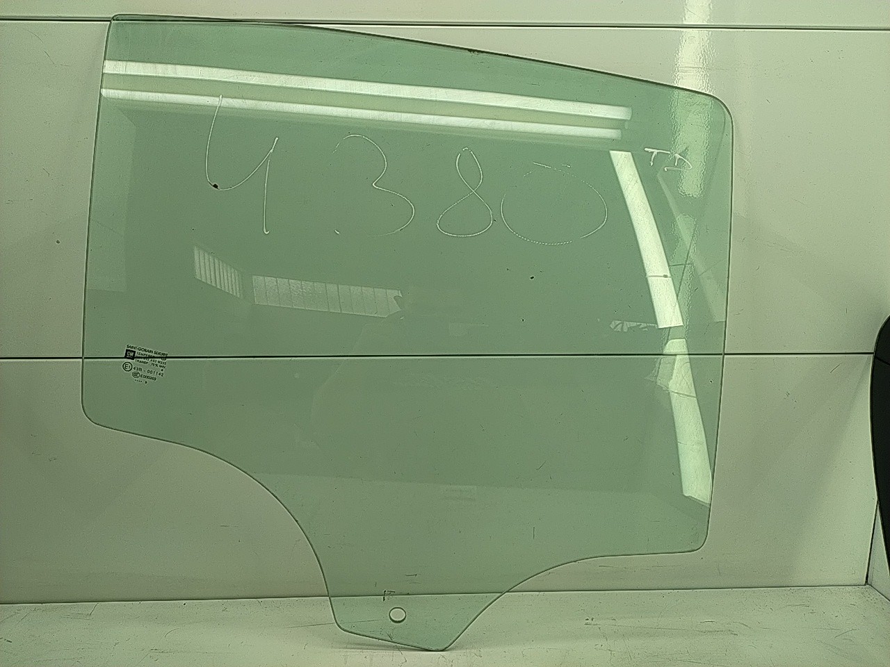 Vidro porta tras direita (20247279).