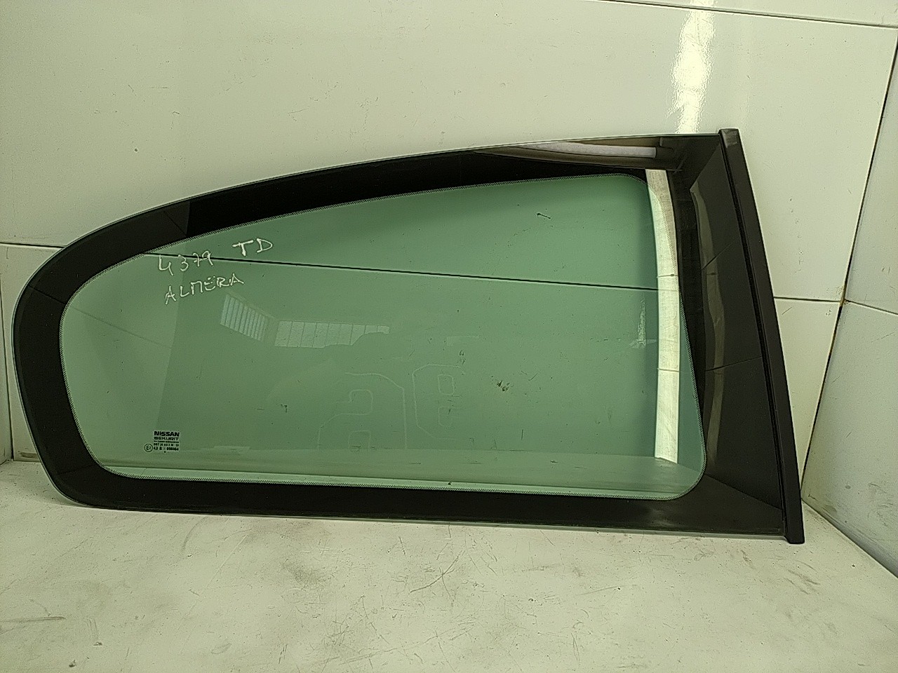 Vidro lateral painel tras direito