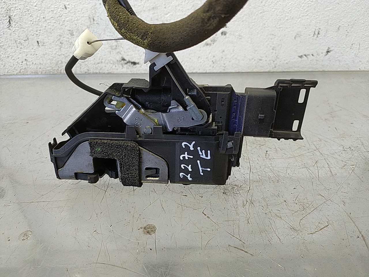 Fecho porta  tras esquerdo (20268449).