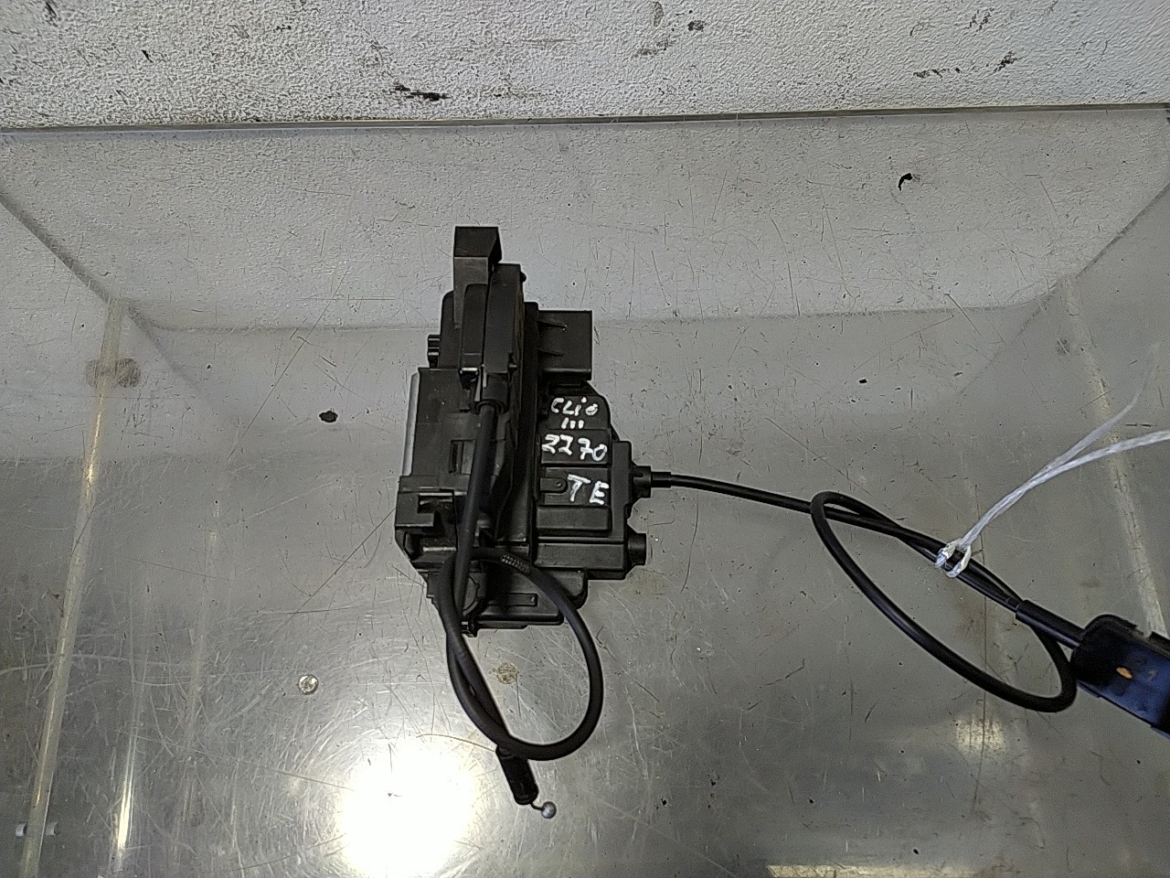 Fecho porta  tras esquerdo (20268452).