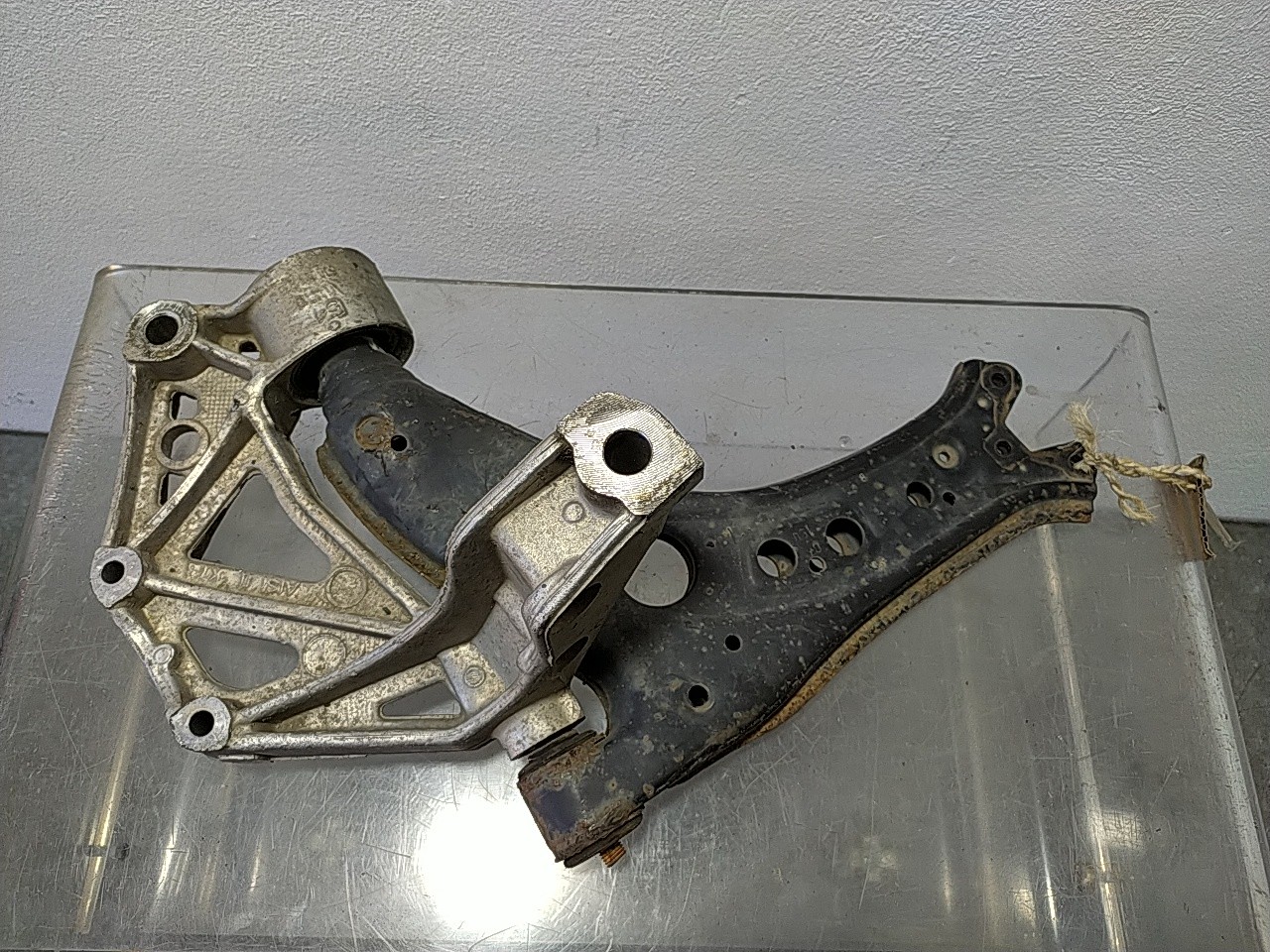 Braço suspensão frente esquerdo (20193918).