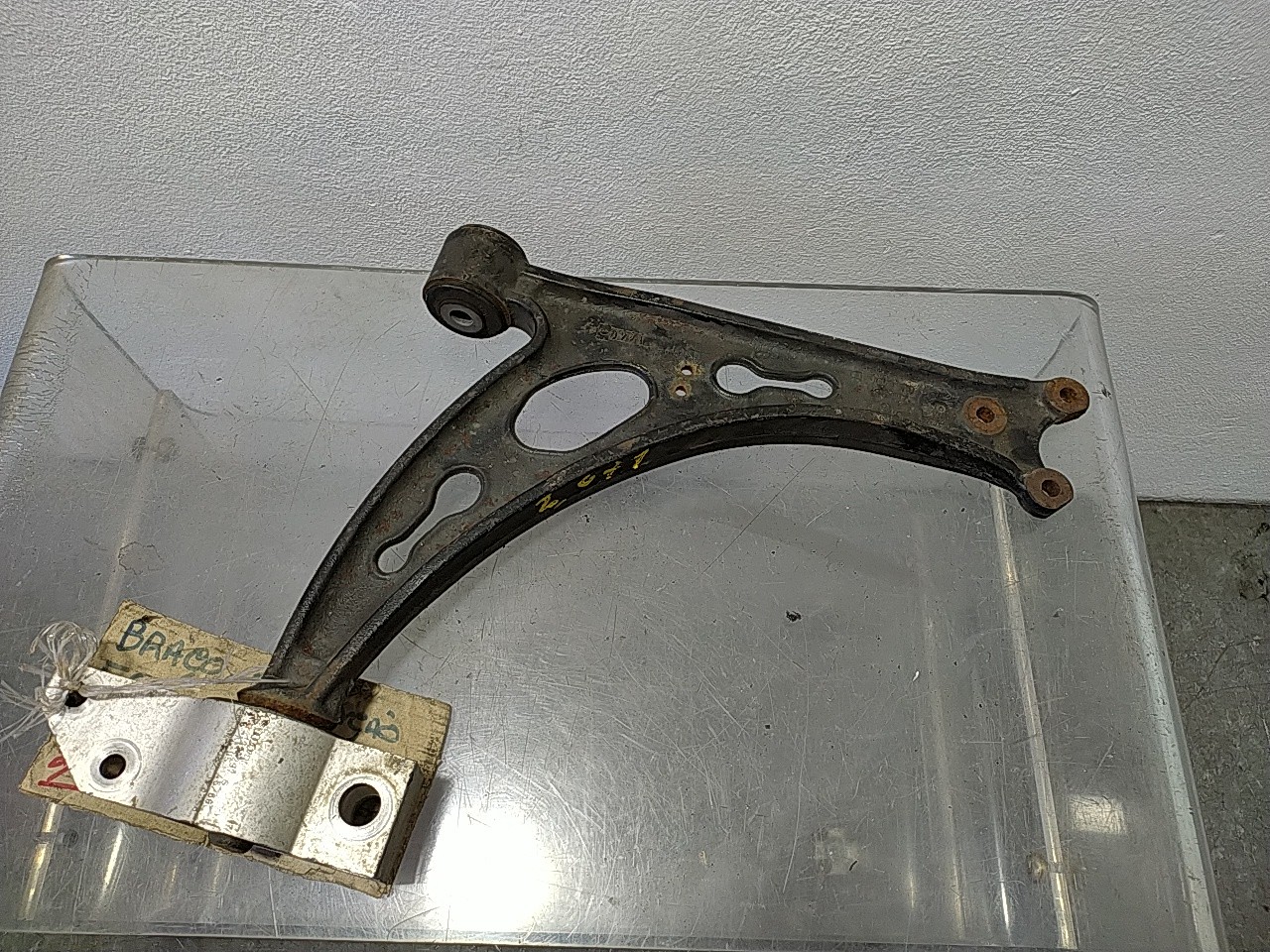 Braço suspensão frente esquerdo (20268650).