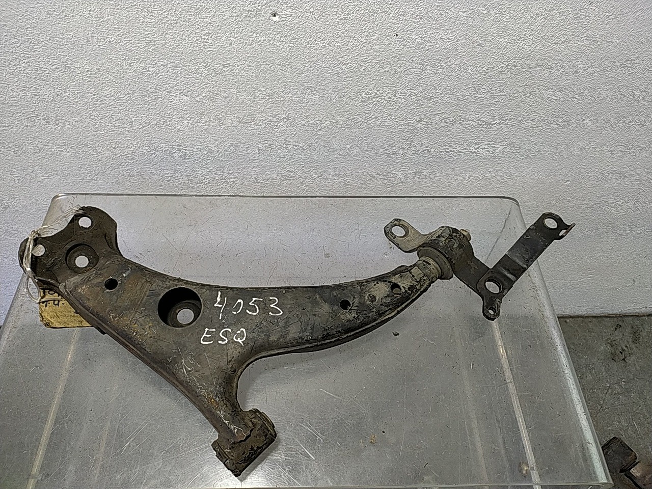 Braço suspensão frente esquerdo (20268653).